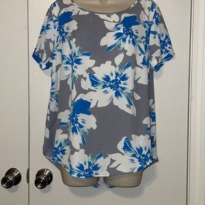 Floral flowy blouse NWOT